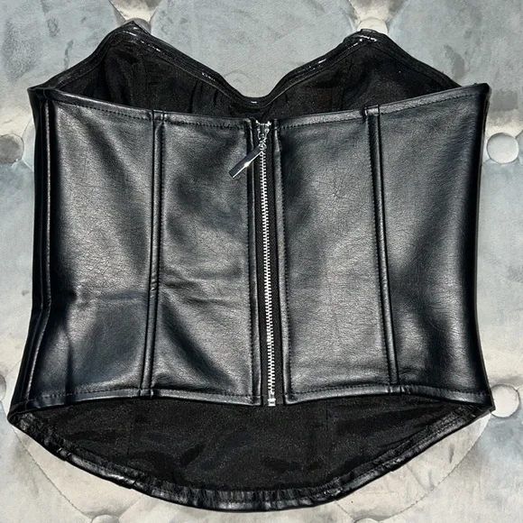 Corset - Picture 3 of 3